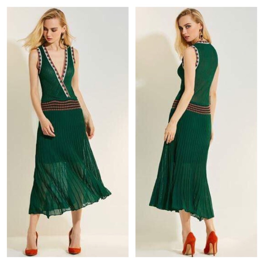 V-Neck Pleated Plain Women's Day Dress